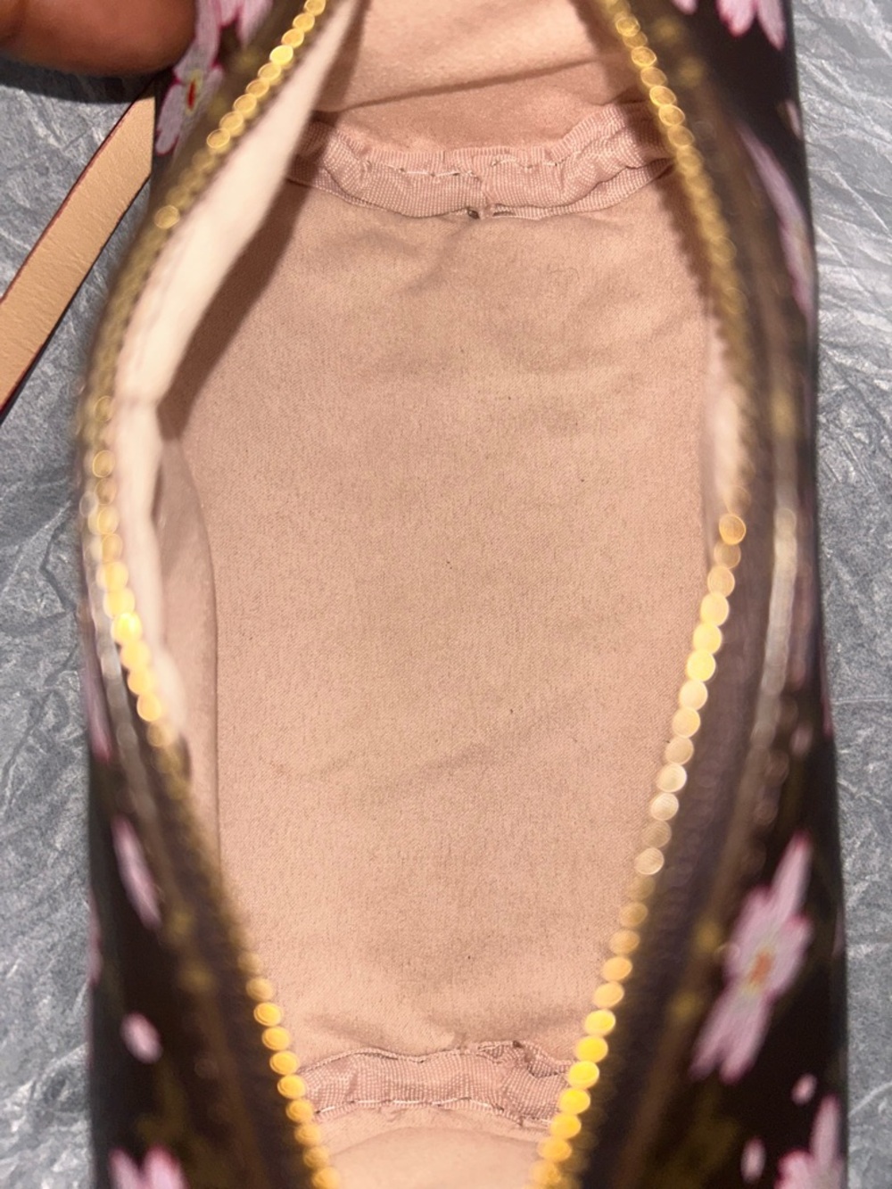 Designer-Inspired Pink Floral Barrel Shoulder Bag - Picture 2 of 2